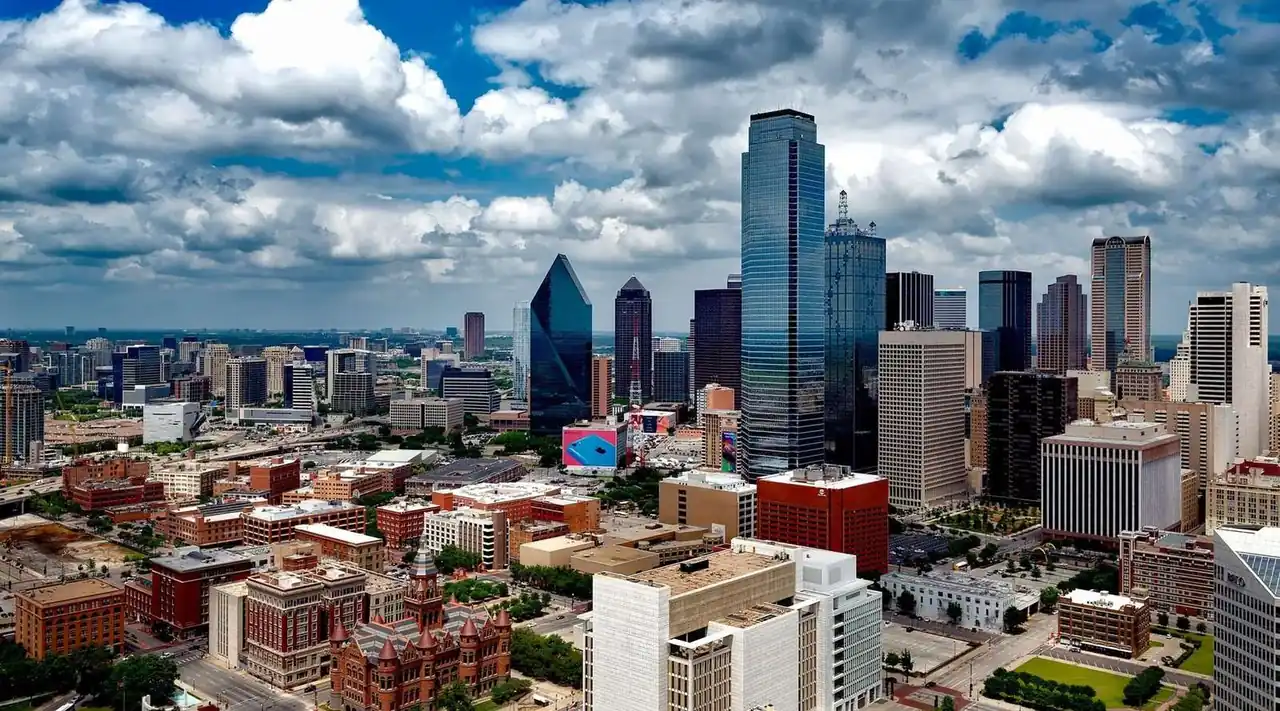 Cash home buyers Dallas TX – downtown Dallas skyline on a sunny day