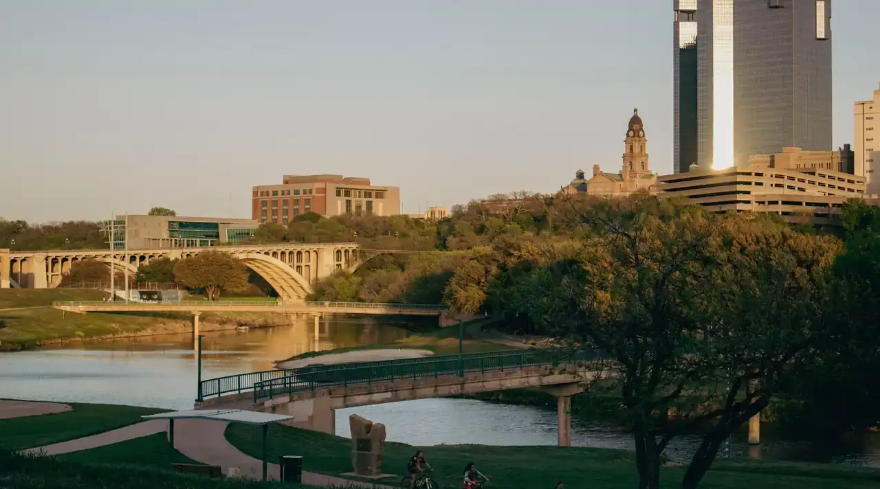 Cash home buyers Fort Worth TX – Fort Worth skyline above the Trinity River